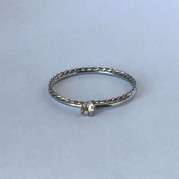 Vintage Ring Size 7.5 Silver Tone Double Twist Band Prong Set Rhinestone - Picture 9 of 10